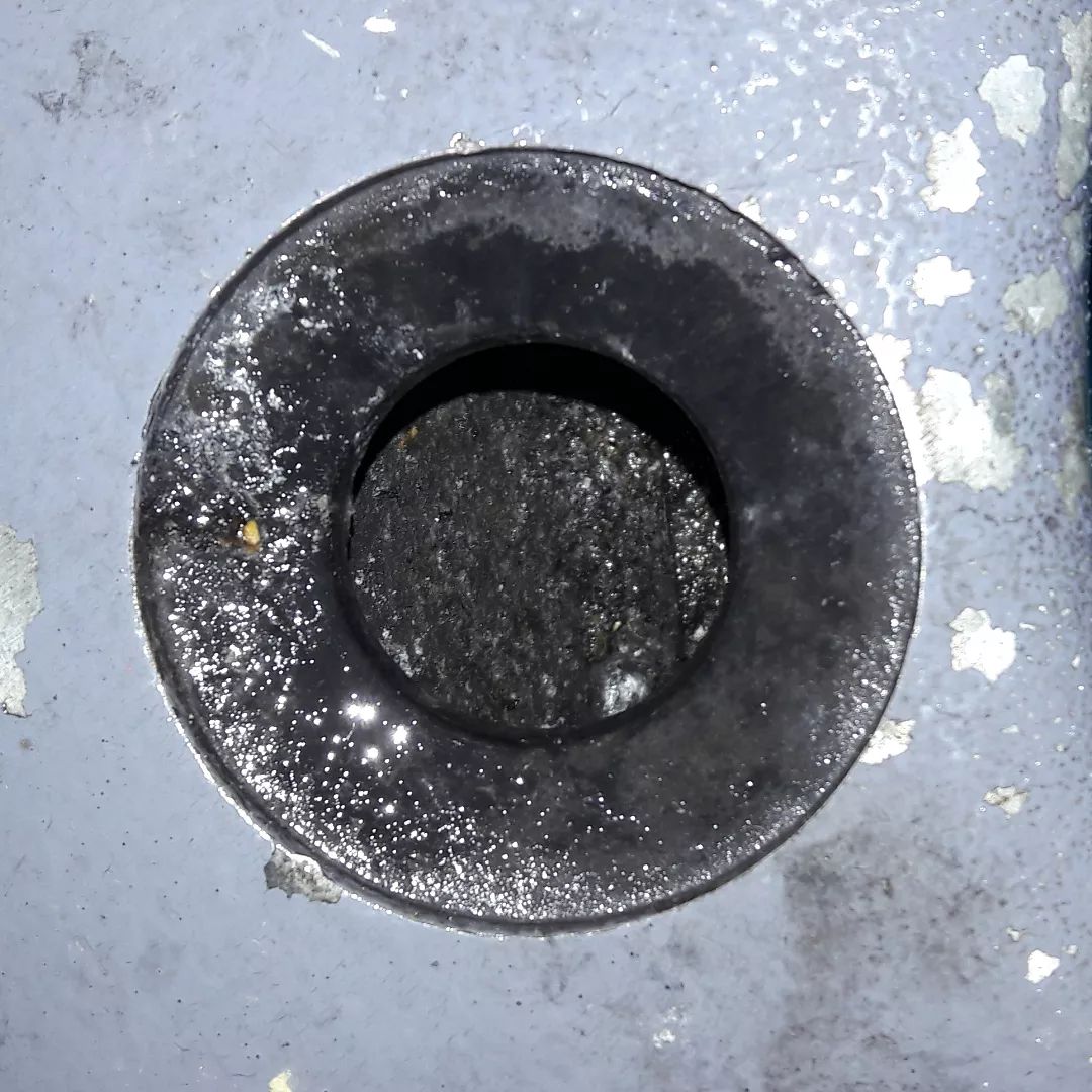 Loch mit konischer Öffnung